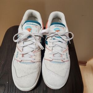 New Balance 550 Women's 8 - LIKE NEW!
